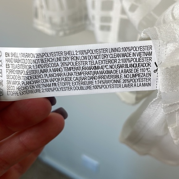 Forever21 Contemporary White Geometric Blouse. Size Large - Picture 10 of 10